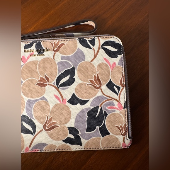 Kate Spade Cameron Breezy Floral Medium L-zip Wristlet - Picture 5 of 10